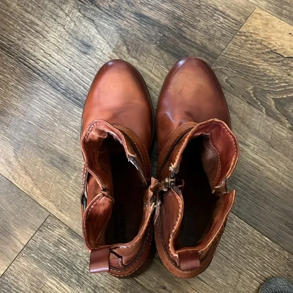 Women’s Brown Leather Boots - Picture 5 of 7